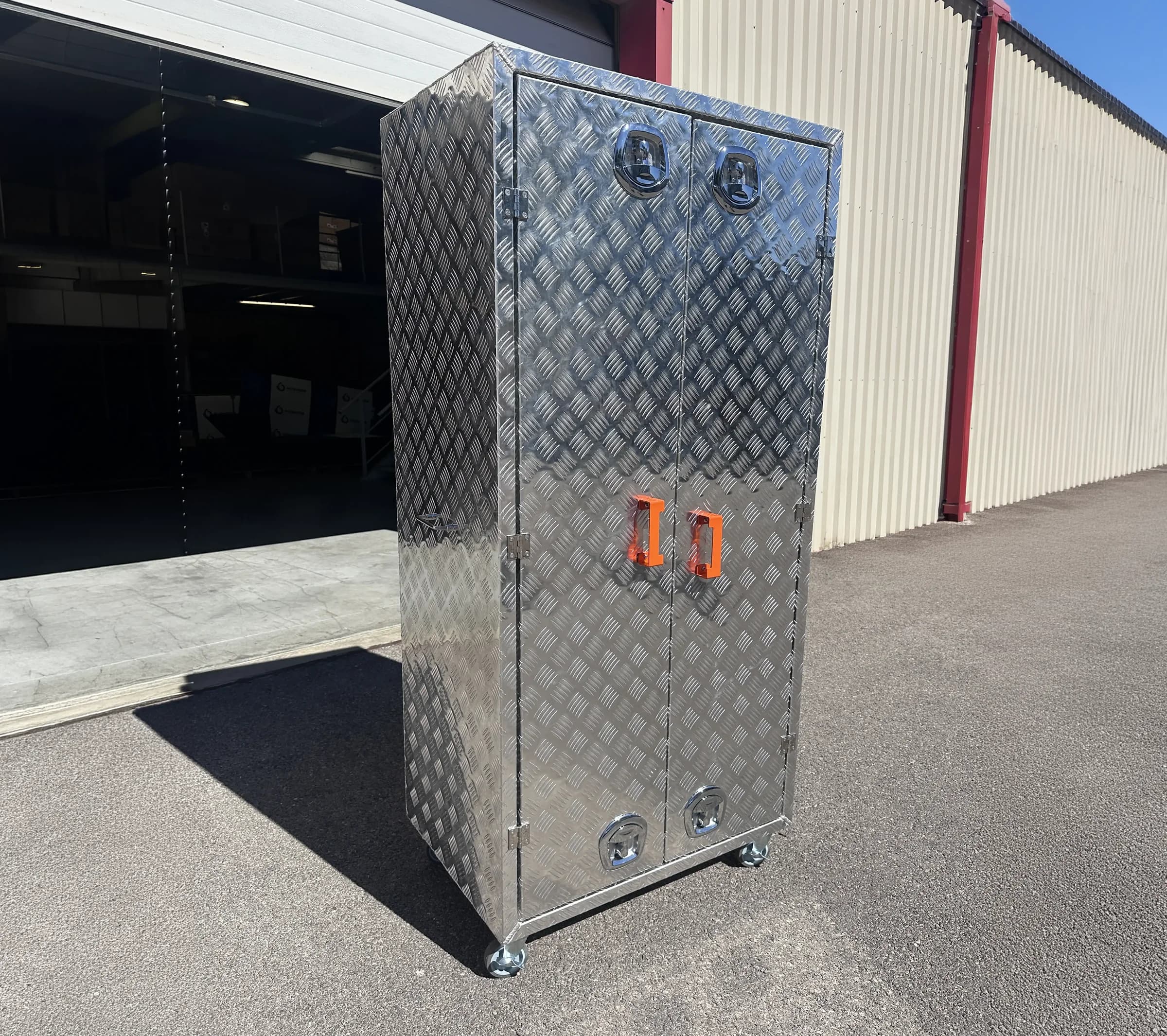 Caisse de transport Quiet Stand en aluminium, utilisée comme réserve sur le stand